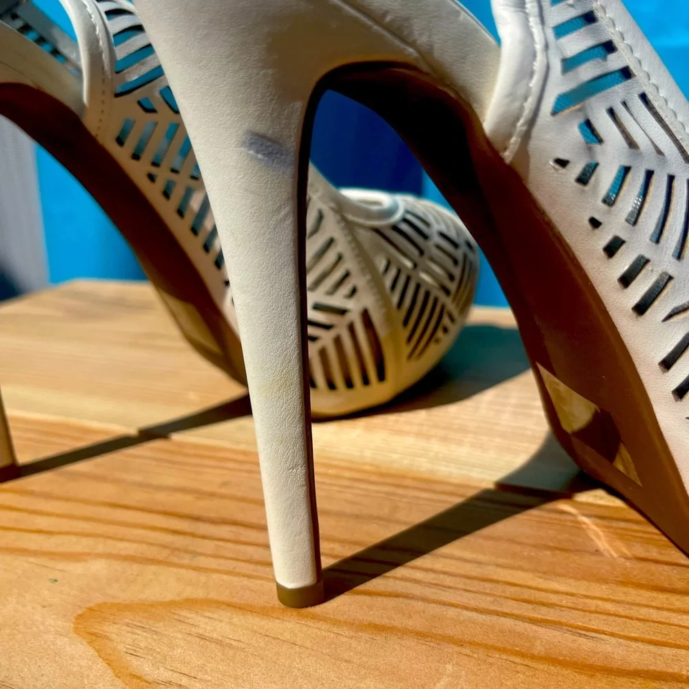 BCBG platforms white size 6 never worn